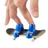 Hot-Wheels-Patineta-con-Tenis-De-Skate-2-351648824